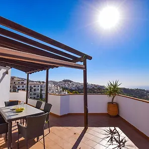 Penthouse: Poolside Retreat With Panoramic Views Frigiliana